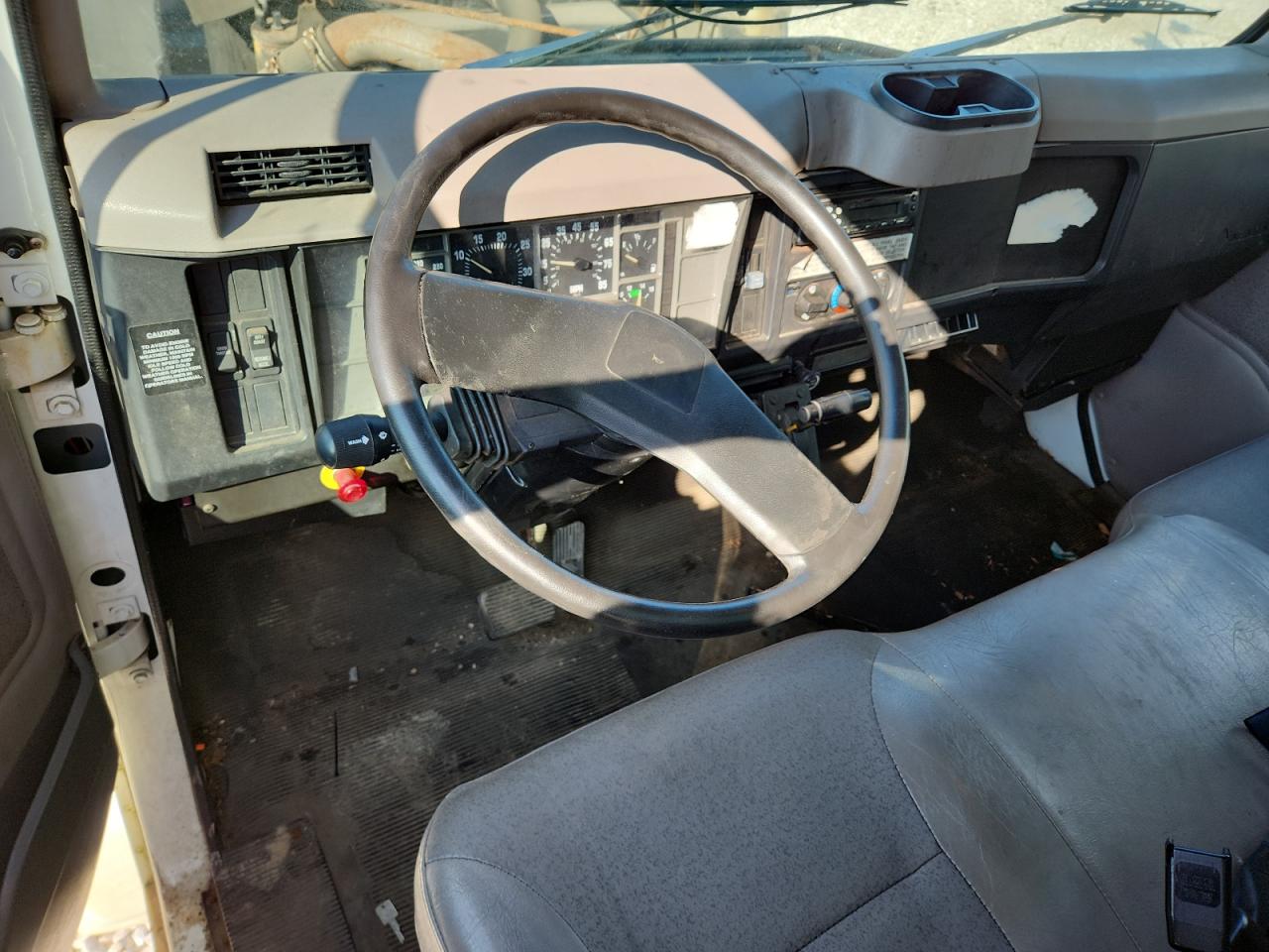 2000 International 4000 4700 VIN: 1HTSCABHXYH266103 Lot: 81254705