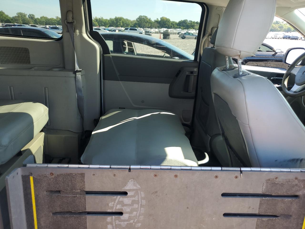 2010 Dodge Grand Caravan Se VIN: 2D4RN4DE0AR120557 Lot: 70667235