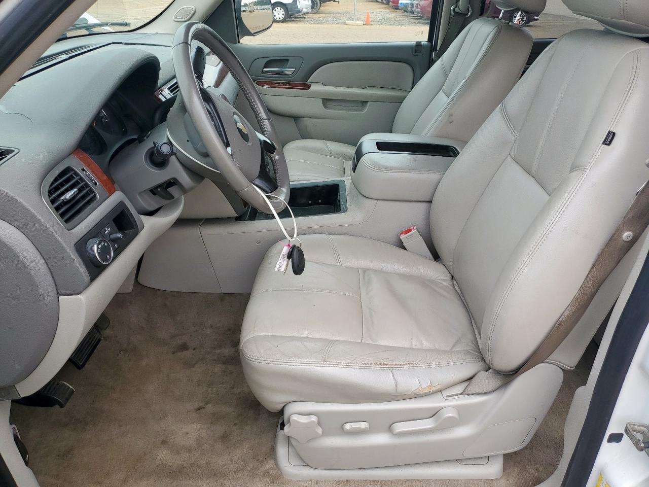 2010 Chevrolet Tahoe C1500 Lt VIN: 1GNMCBE32AR138411 Lot: 81599715