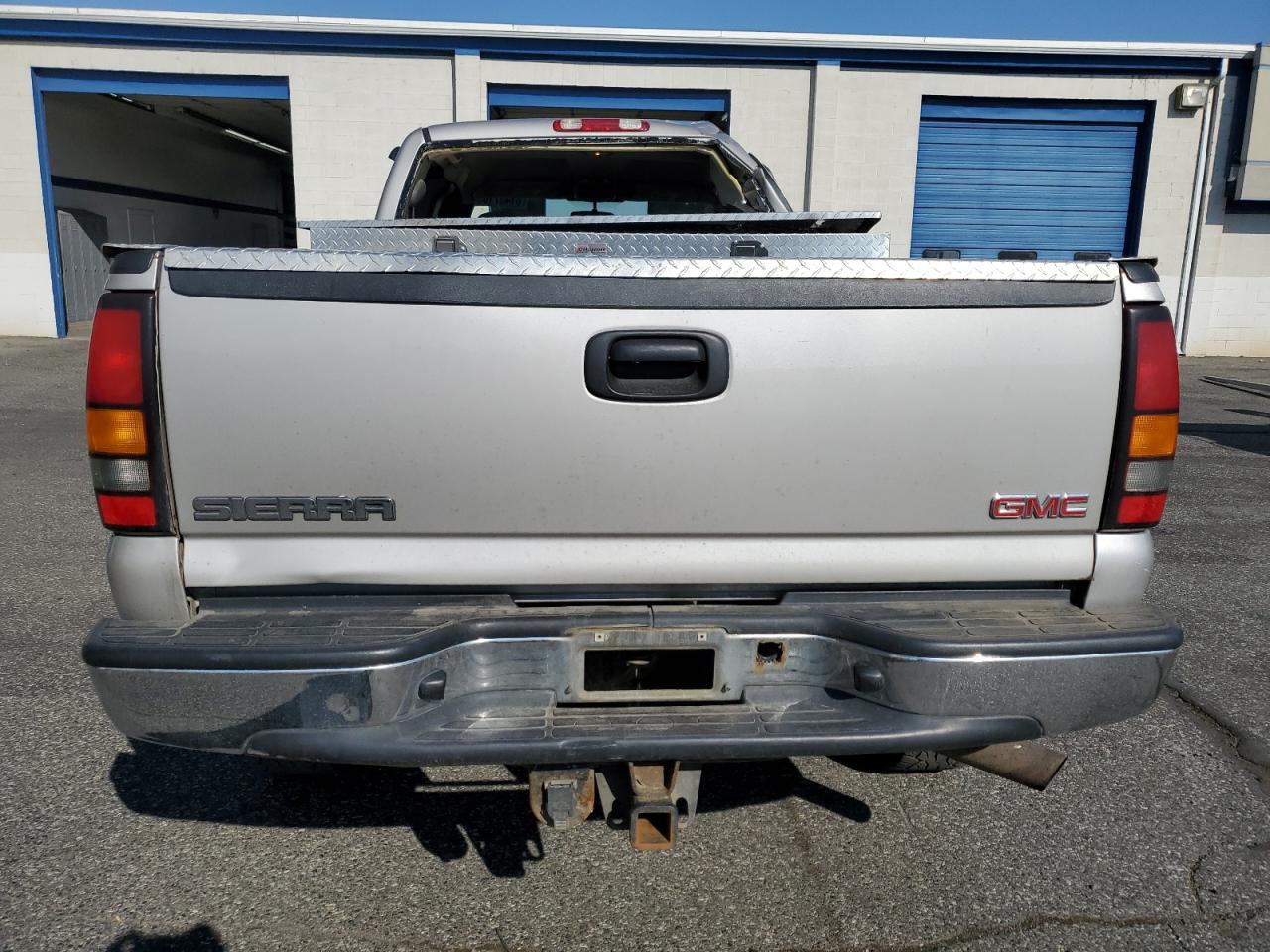 2004 GMC Sierra K2500 Heavy Duty VIN: 1GTHK29UX4E334155 Lot: 81437105