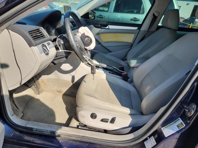 Sedans VOLKSWAGEN PASSAT 2013 Granatowy