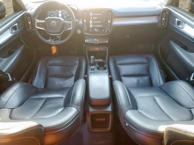 2021 VOLVO XC40 T5 MOMENTUM  