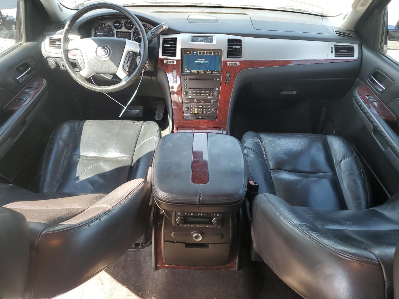 2008 Cadillac Escalade Luxury VIN: 1GYEC63888R205326 Lot: 70680725