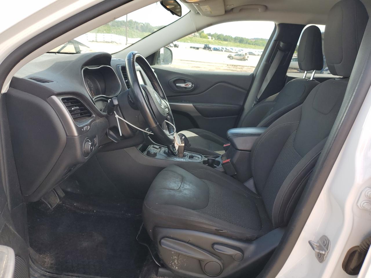 2019 Jeep Cherokee Latitude VIN: 1C4PJMCB7KD138288 Lot: 81684405