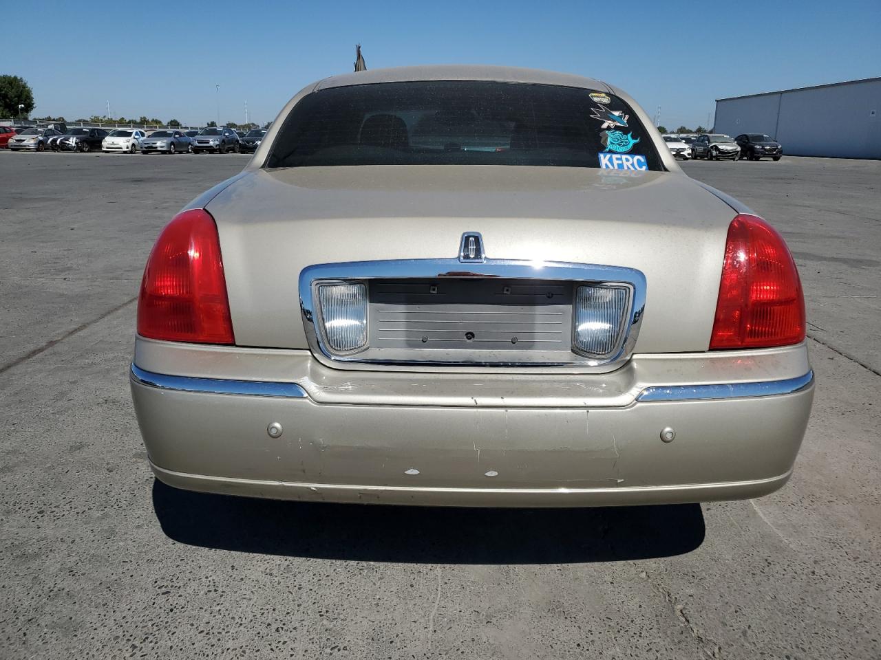 2005 Lincoln Town Car Signature Limited VIN: 1LNHM82W25Y634888 Lot: 80805495
