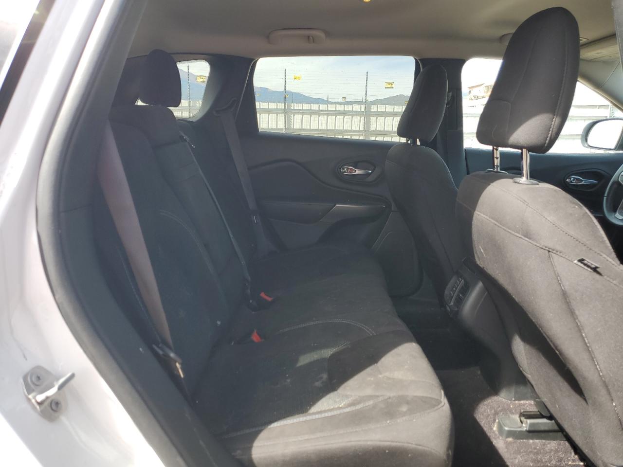 2019 Jeep Cherokee Latitude VIN: 1C4PJMCB7KD138288 Lot: 81684405