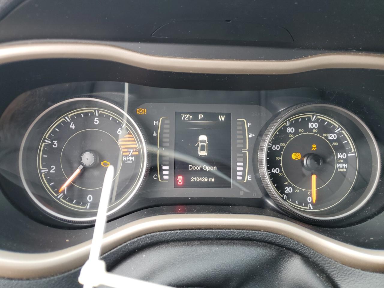 2017 Jeep Cherokee Latitude VIN: 1C4PJMCB4HW664861 Lot: 81716155