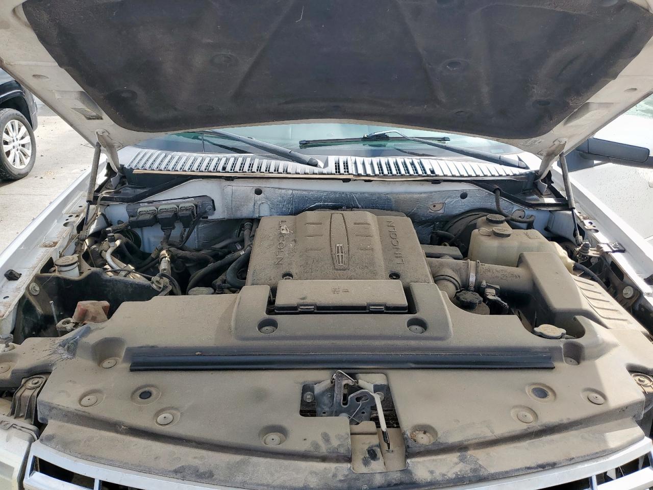 2011 Lincoln Navigator VIN: 5LMJJ2H52BEJ01570 Lot: 81738845