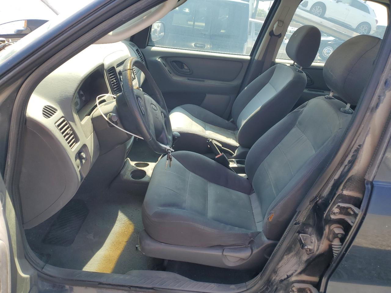 2003 Ford Escape Xls VIN: 1FMYU02B93KC87039 Lot: 84289345