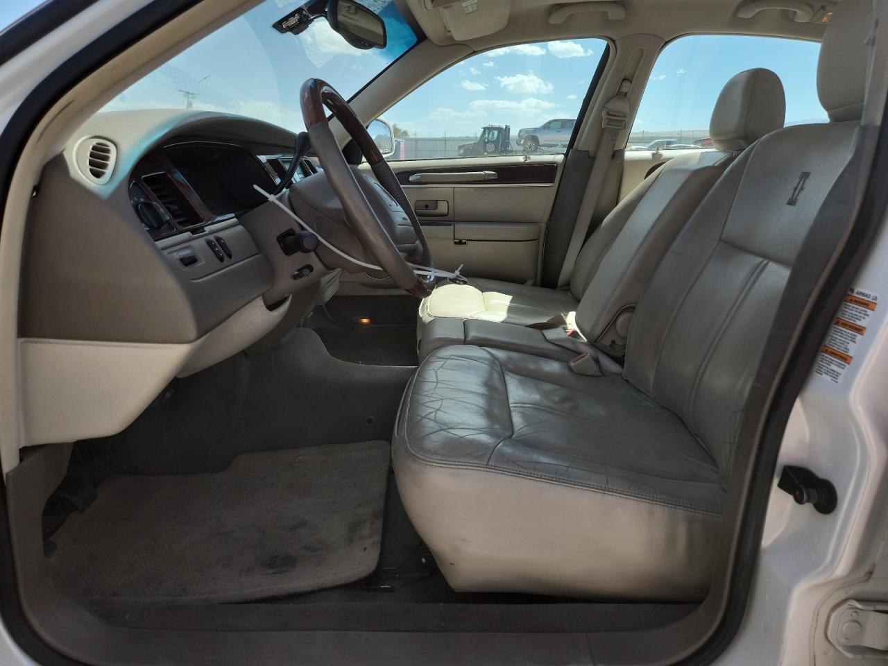 2003 Lincoln Town Car Cartier VIN: 1LNHM83W13Y613610 Lot: 71822175