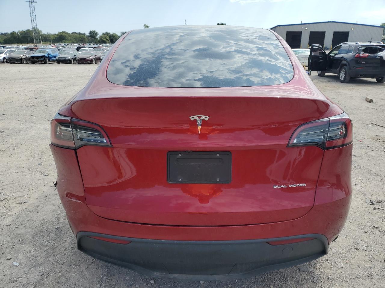 2024 Tesla Model Y VIN: 7SAYGDEE7RA232569 Lot: 80144265