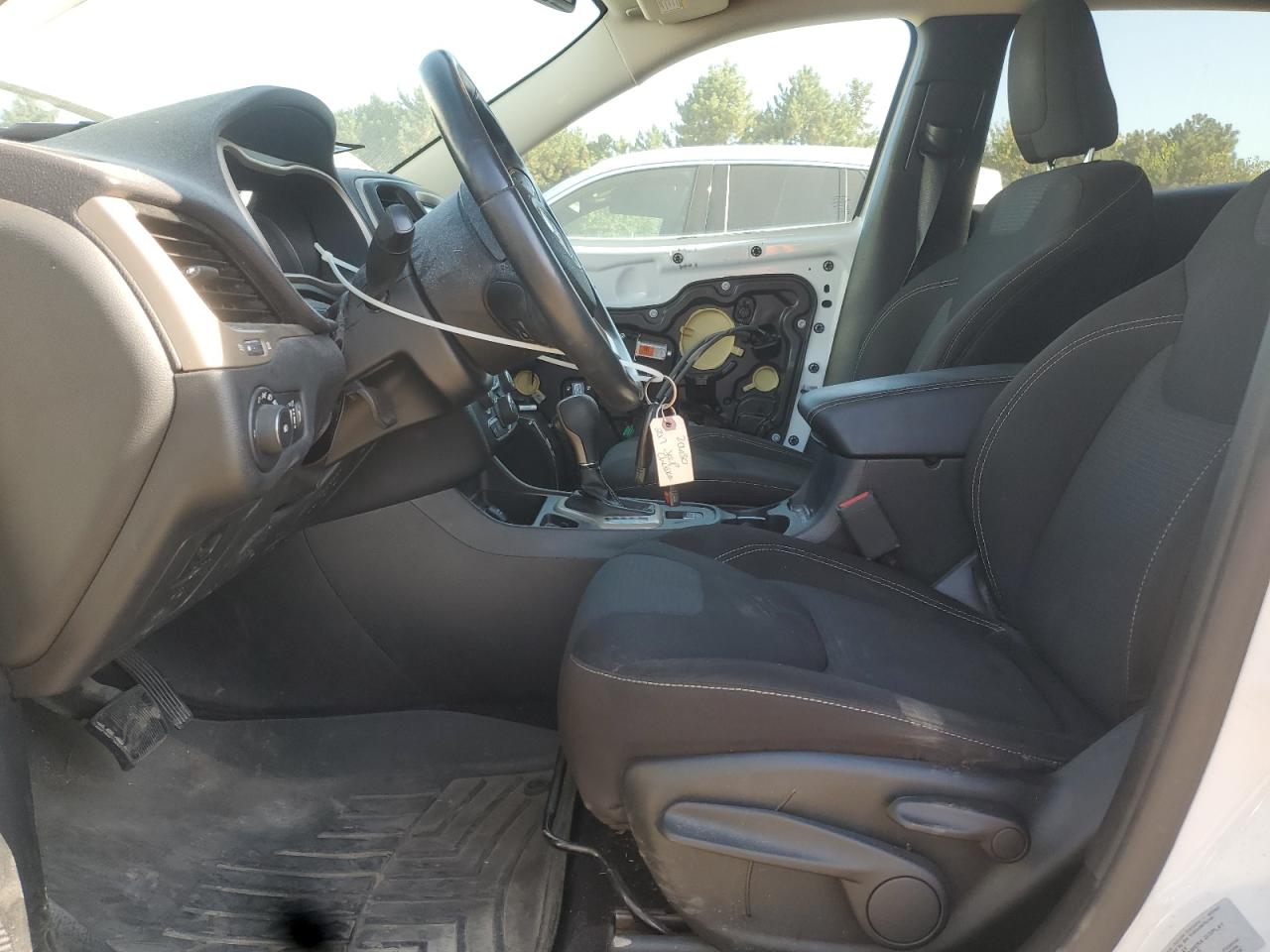 2017 Jeep Cherokee Latitude VIN: 1C4PJLCB8HW540568 Lot: 81057335