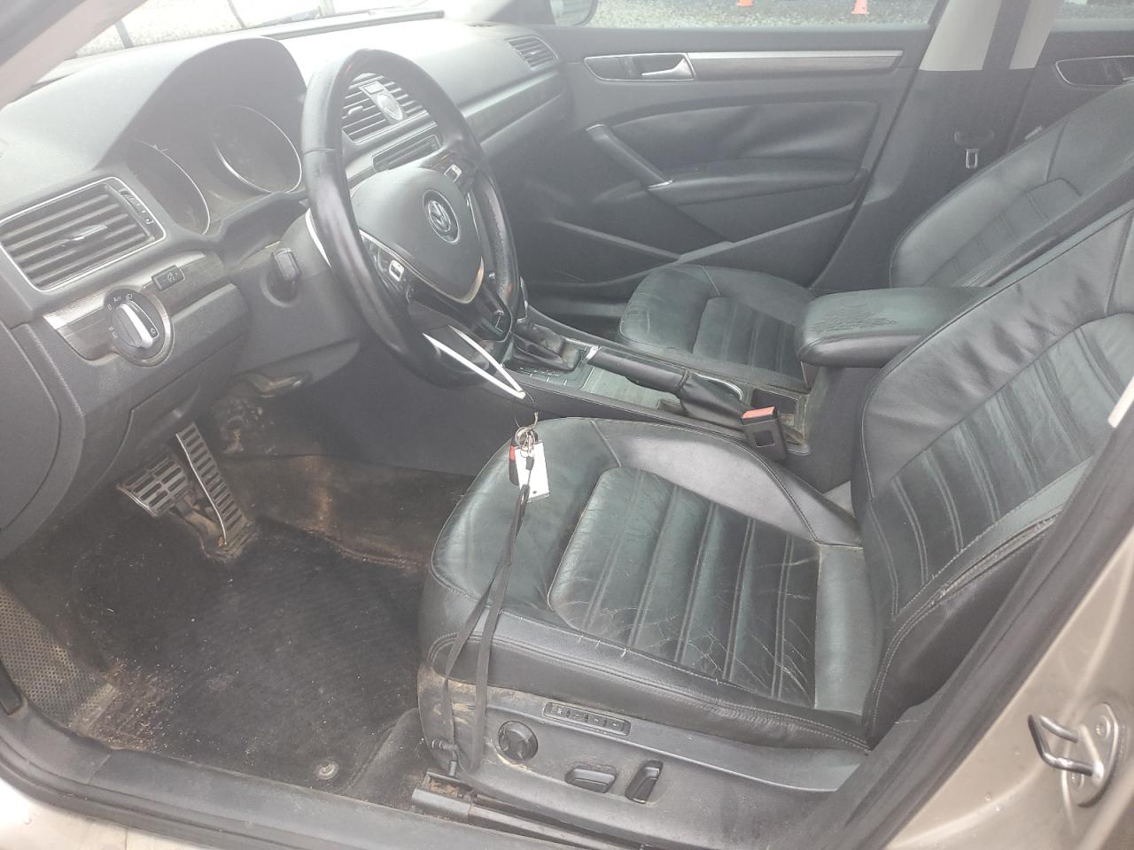 2016 Volkswagen Passat Sel VIN: 1VWCT7A34GC062366 Lot: 81764355