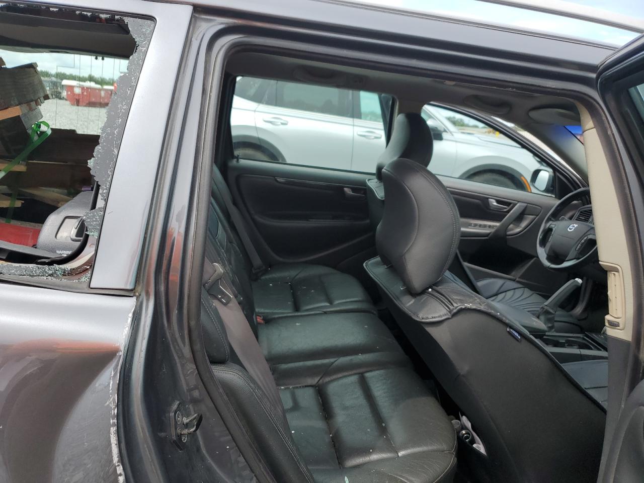 YV1SW59V542369766 VOLVO V70 2004 SILVER Photo 11