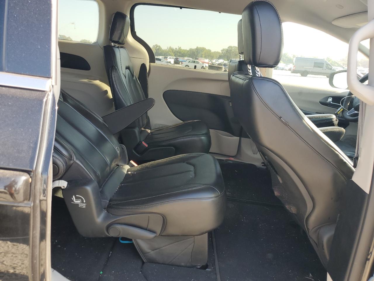 2023 Chrysler Pacifica Touring L VIN: 2C4RC1BG7PR552657 Lot: 84635185