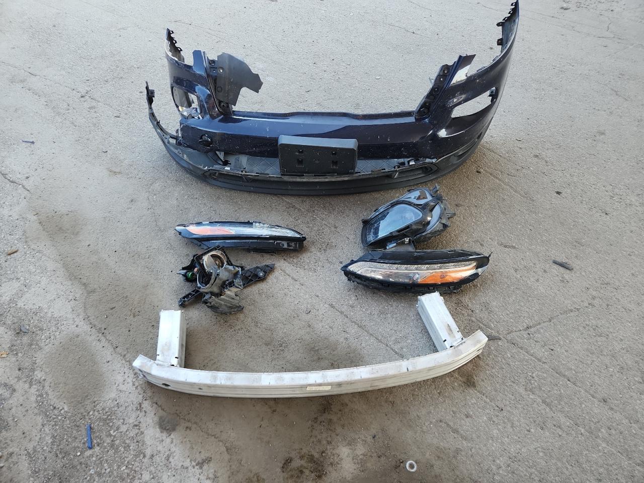 2015 Jeep Cherokee Sport VIN: 1C4PJMABXFW570418 Lot: 71794095