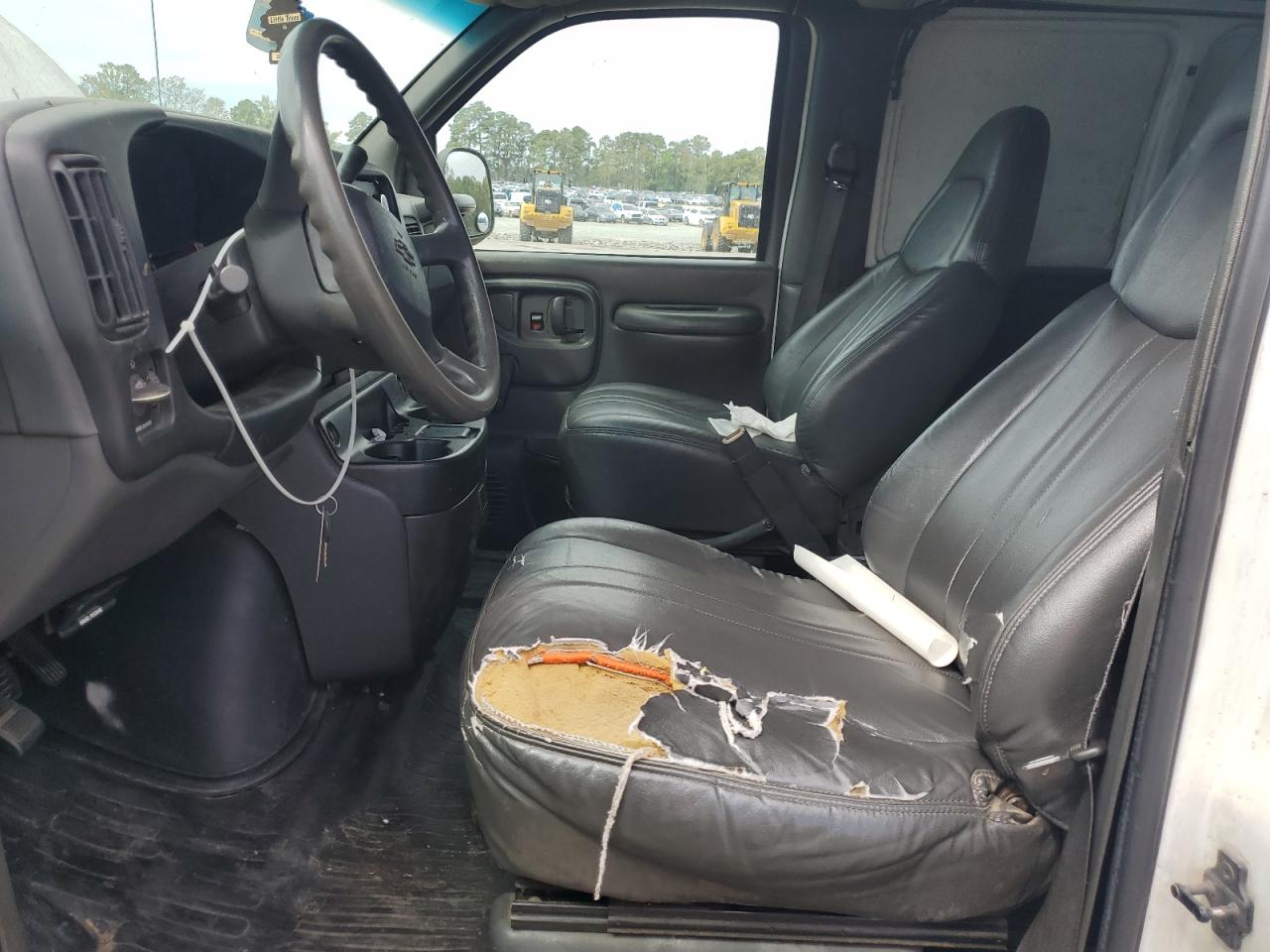 2002 Chevrolet Express G1500 VIN: 1GCFG15WX21230618 Lot: 81868395