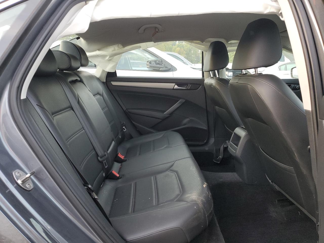 2015 Volkswagen Passat S VIN: 1VWAT7A30FC120561 Lot: 80665815