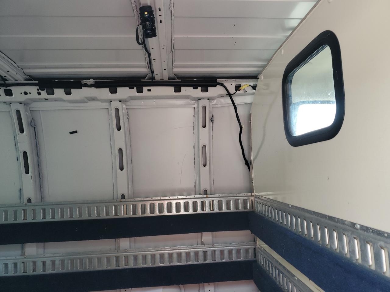 2018 Chevrolet Express G2500 VIN: 1GCWGAFP9J1336659 Lot: 72010685