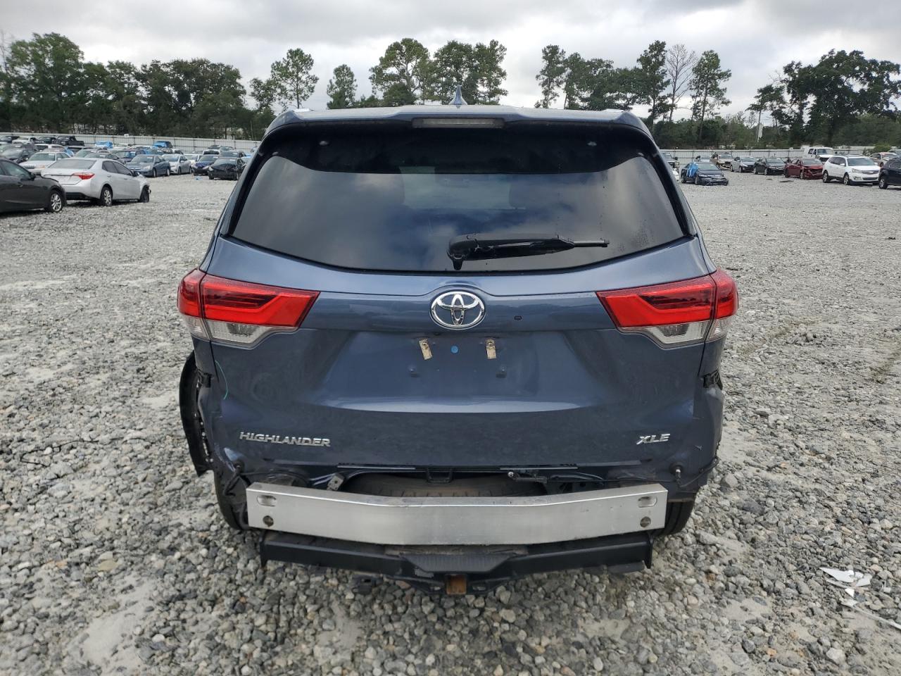 2018 Toyota Highlander Se VIN: 5TDKZRFH4JS239761 Lot: 81694595