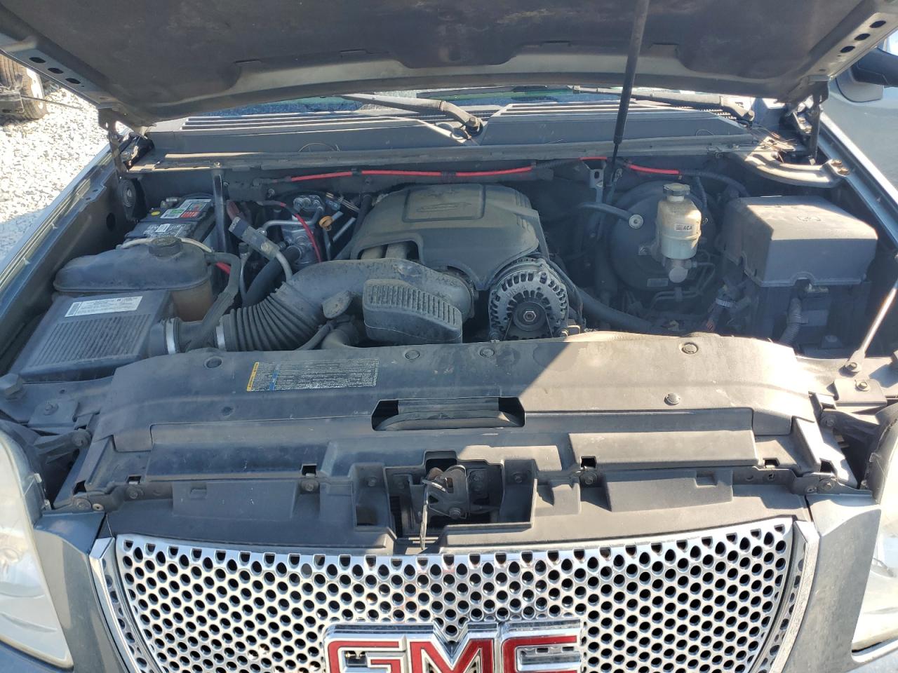 2008 GMC Yukon Denali VIN: 1GKEC63838J194003 Lot: 71367595