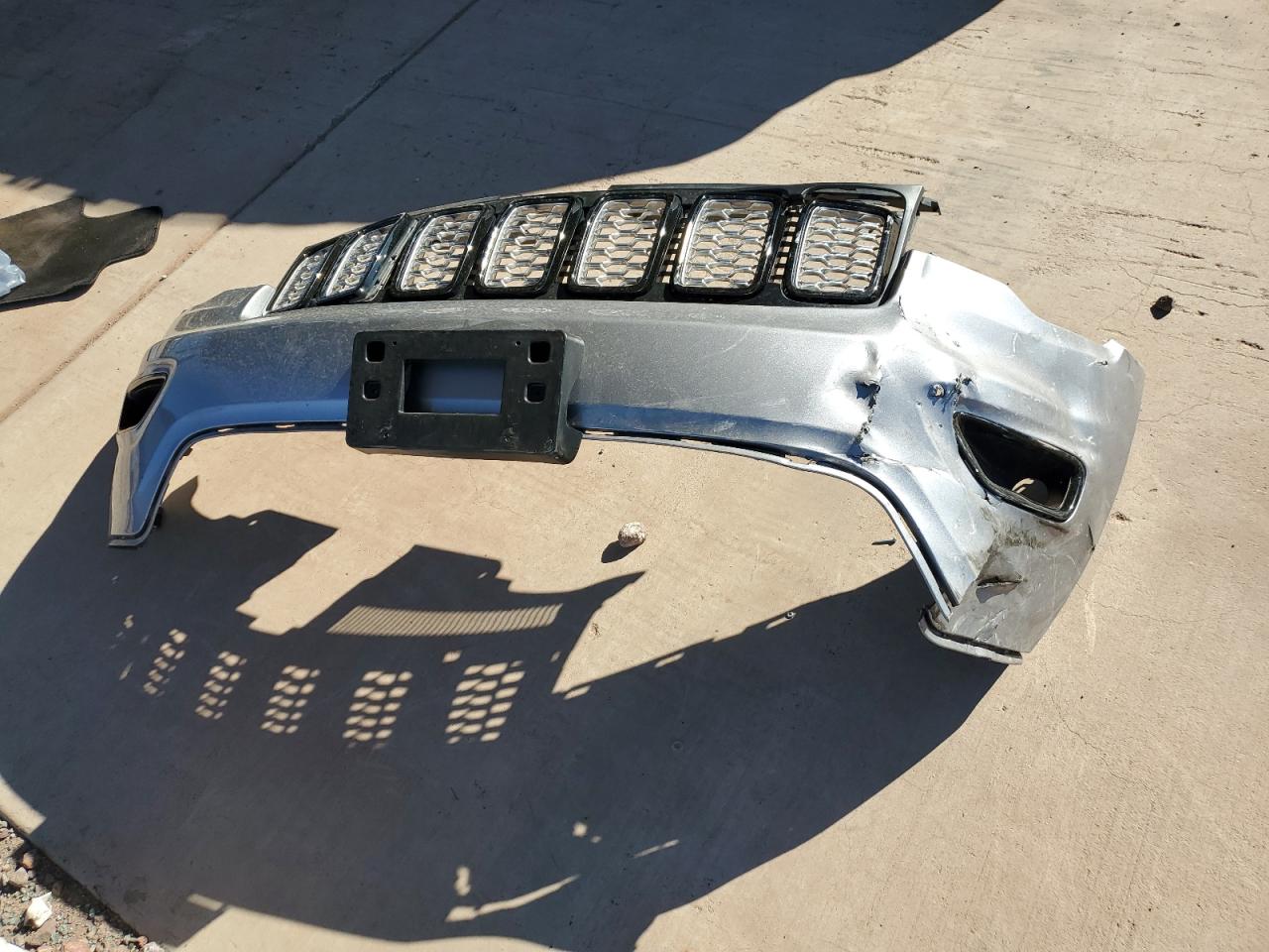 2018 Jeep Grand Cherokee Laredo VIN: 1C4RJFAGXJC105194 Lot: 82058445