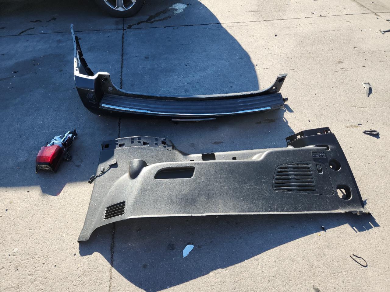 2019 Chevrolet Suburban K1500 Premier VIN: 1GNSKJKJ4KR291381 Lot: 81253725