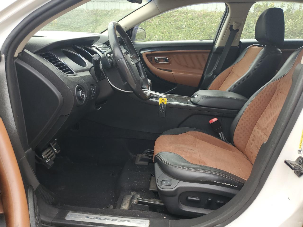 2011 Ford Taurus Sho VIN: 1FAHP2KT2BG128225 Lot: 82040325