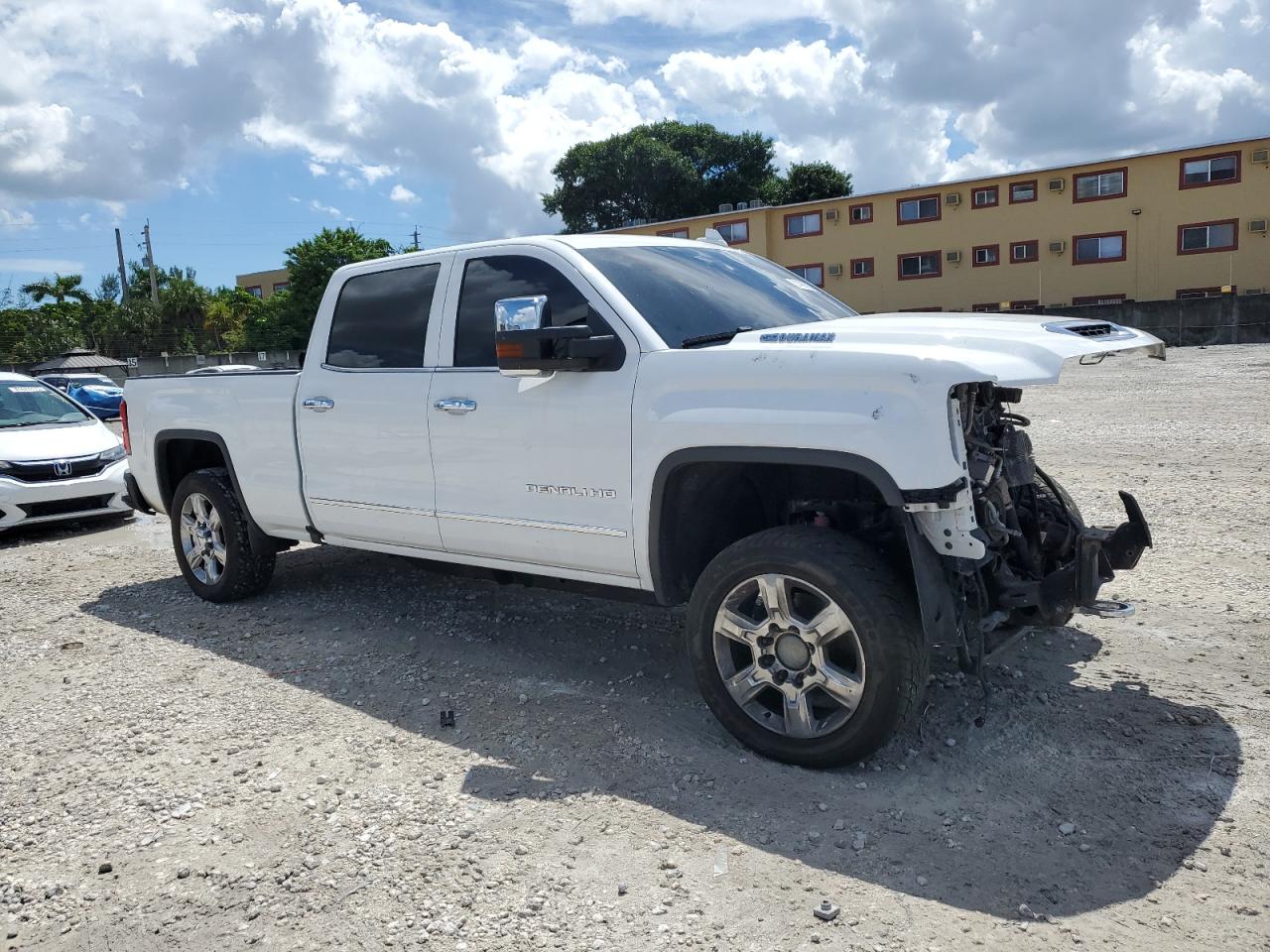 2017 GMC Sierra K2500 Denali VIN: 1GT12UEY2HF174147 Lot: 81465625