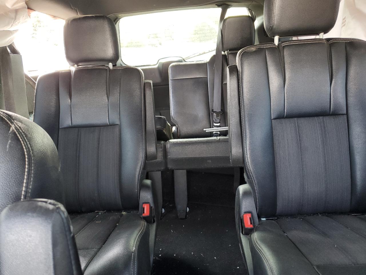 2016 Chrysler Town & Country S VIN: 2C4RC1HG2GR269218 Lot: 68155955