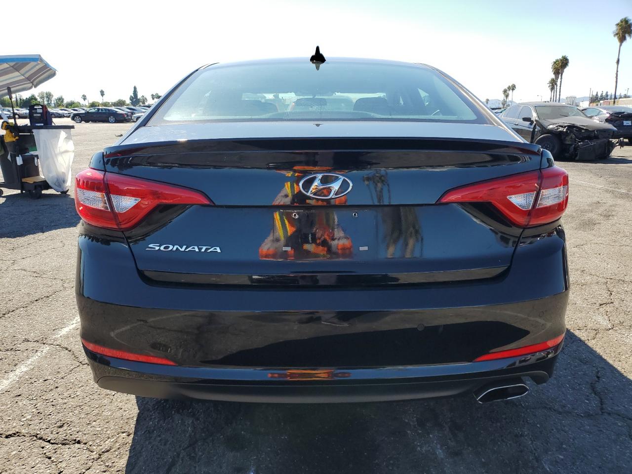 2017 Hyundai Sonata Se VIN: 5NPE24AF2HH588413 Lot: 81139815