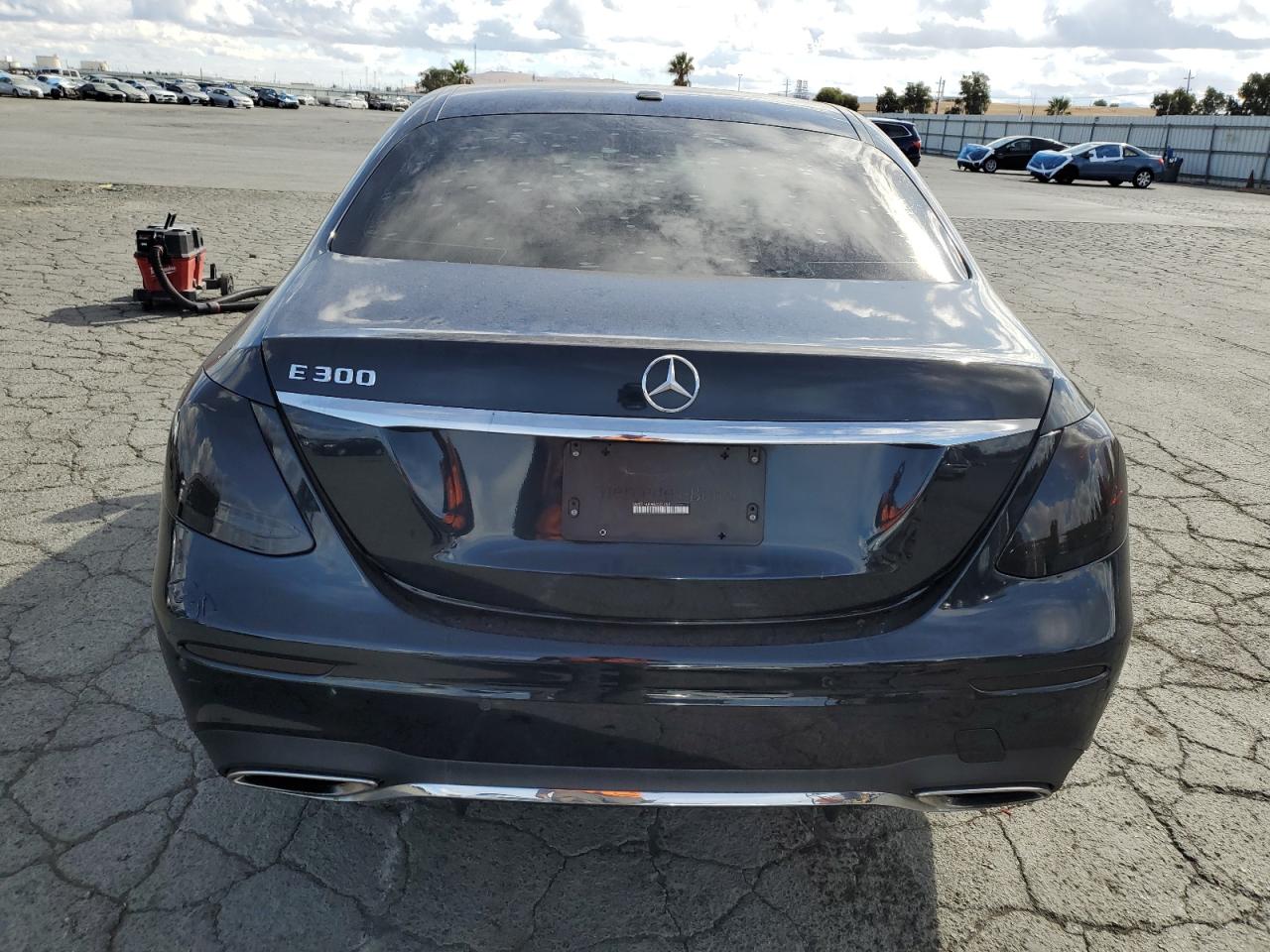 2017 Mercedes-Benz E 300 VIN: WDDZF4JB8HA021459 Lot: 84392315