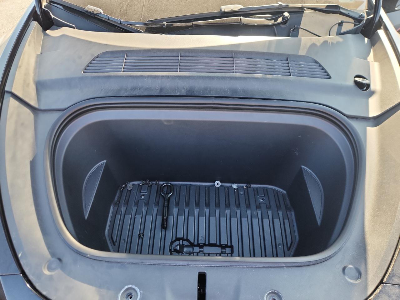 2024 Tesla Model Y VIN: 7SAYGDEF9RF078572 Lot: 71359015