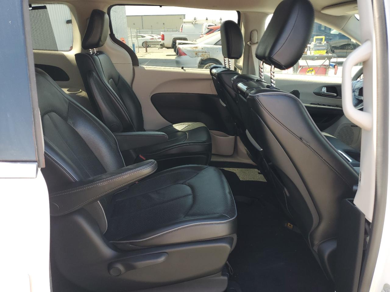 2018 Chrysler Pacifica Hybrid Limited VIN: 2C4RC1N78JR358903 Lot: 70663325