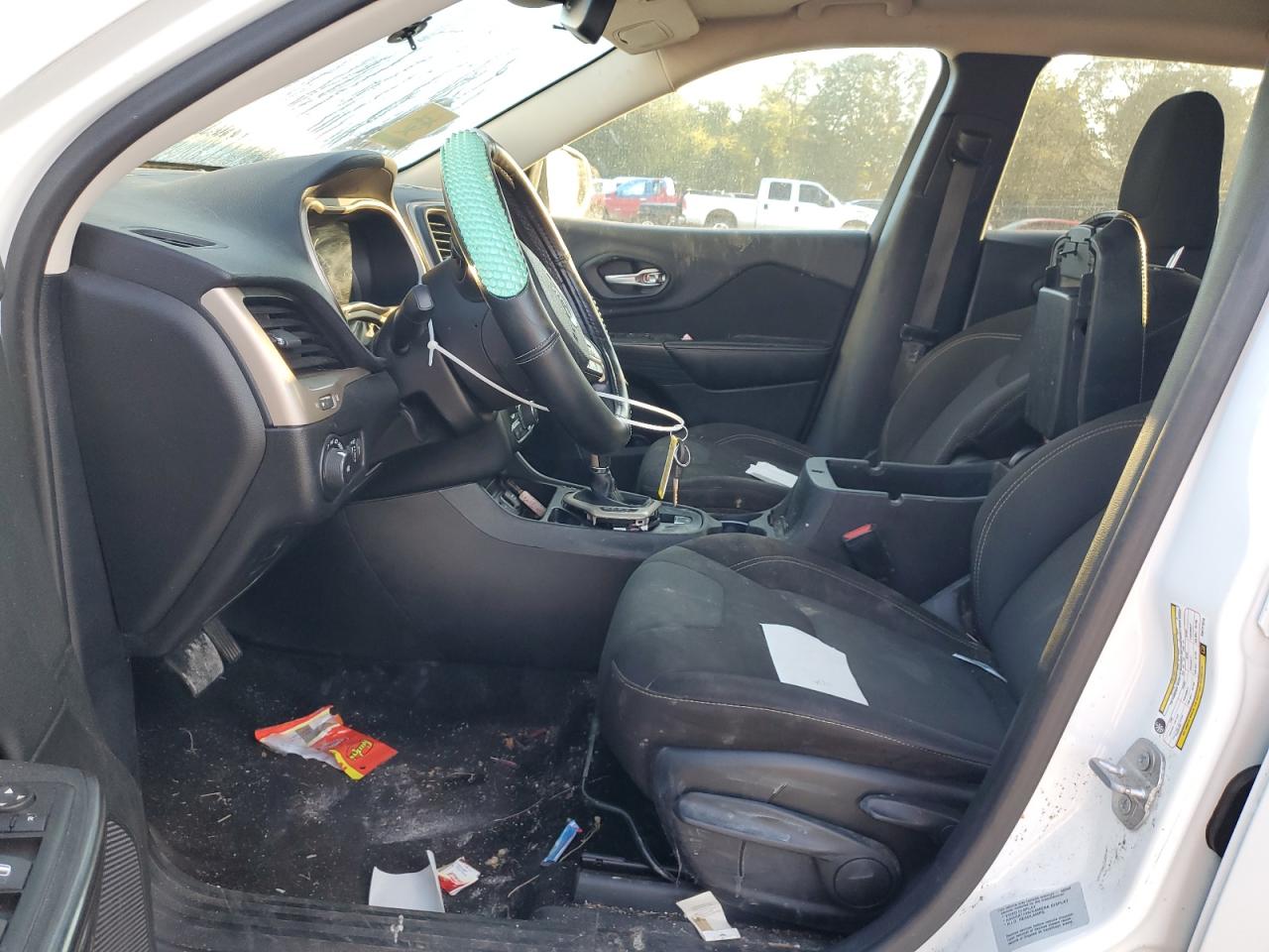 2015 Jeep Cherokee Latitude VIN: 1C4PJLCBXFW771274 Lot: 81843885