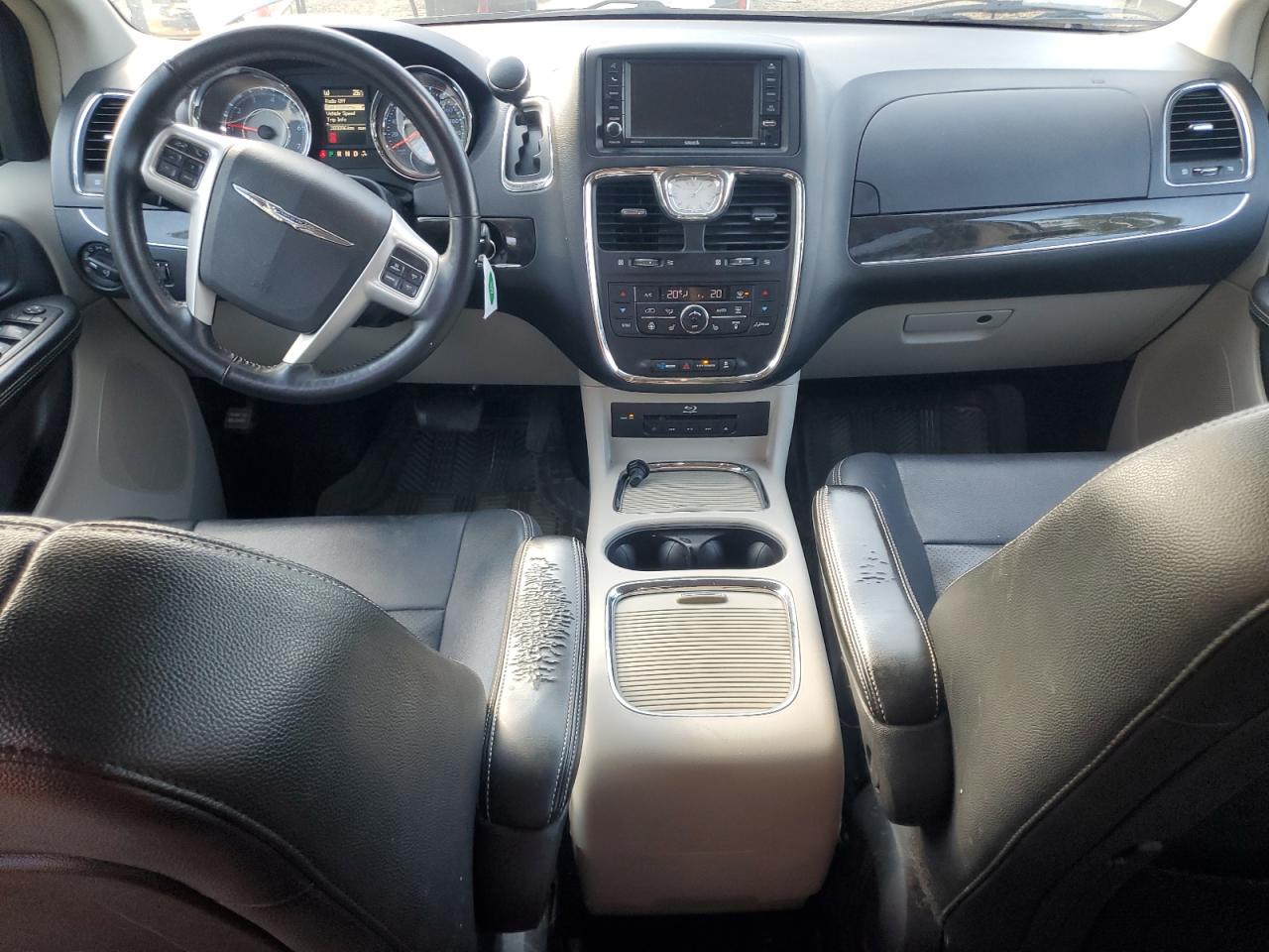 2016 Chrysler Town & Country Touring L VIN: 2C4RC1CG2GR252393 Lot: 84442585