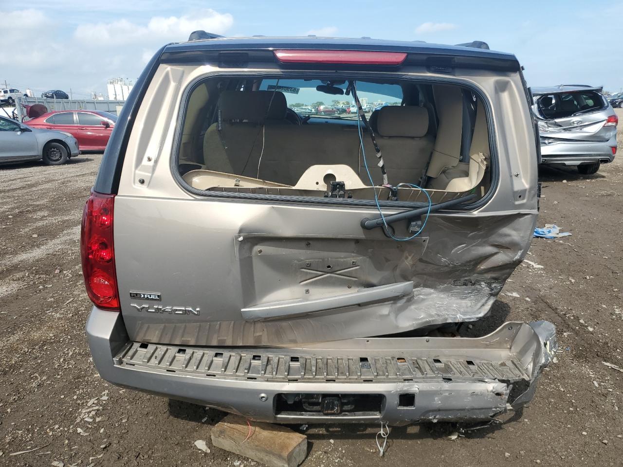 2007 GMC Yukon VIN: 1GKFK13077R266910 Lot: 83902485
