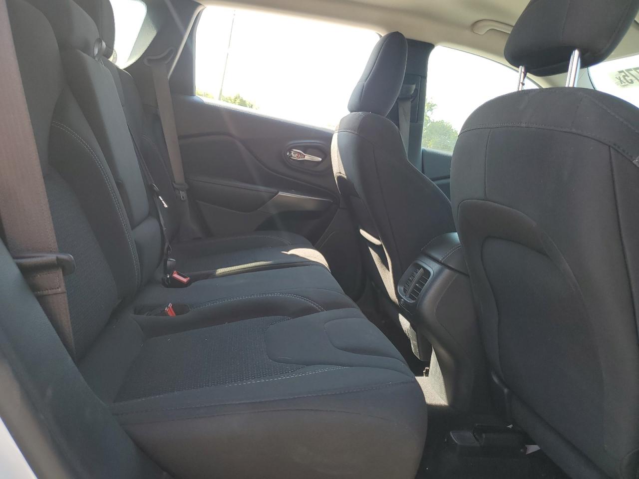 2020 Jeep Cherokee Latitude VIN: 1C4PJLCB7LD615135 Lot: 81102775