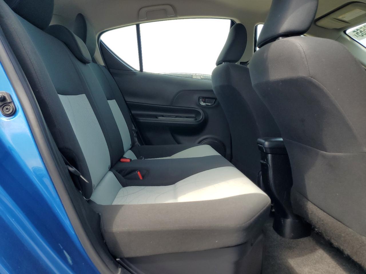 2015 Toyota Prius C VIN: JTDKDTB32F1583373 Lot: 70810565