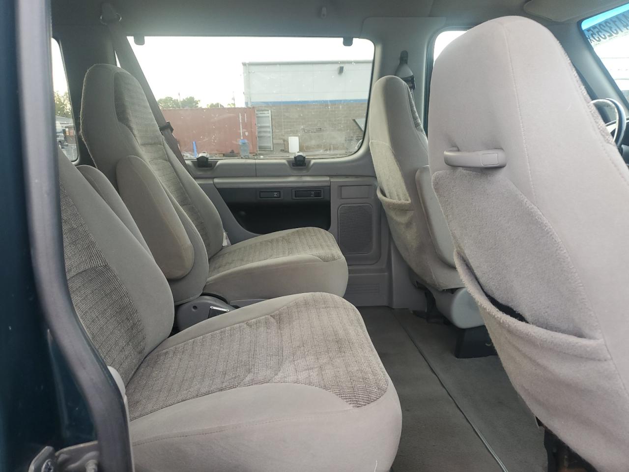 2000 Ford Econoline E150 Wagon VIN: 1FMRE11L3YHB60731 Lot: 84413255