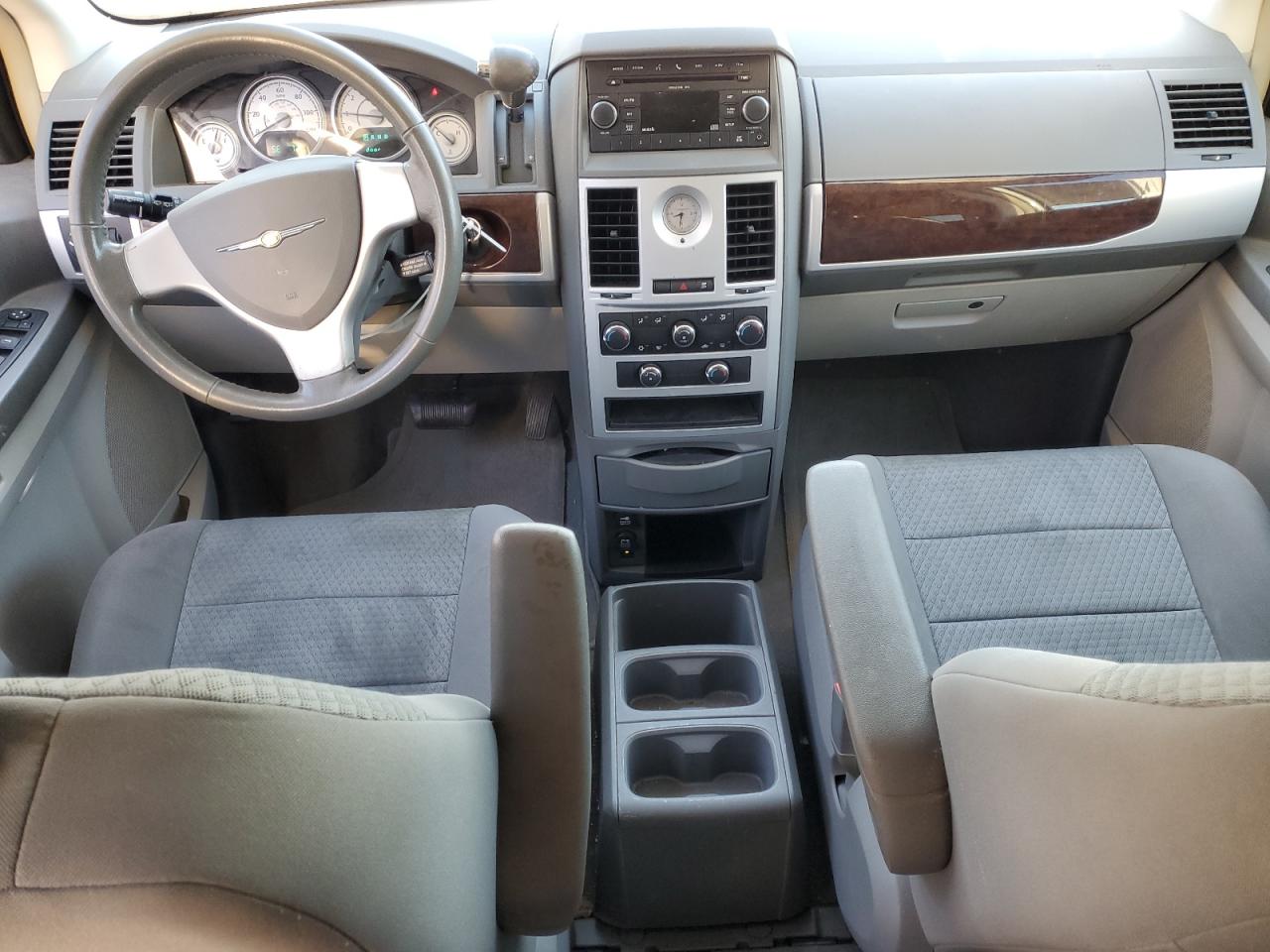 2010 Chrysler Town & Country Touring VIN: 2A4RR5D12AR198403 Lot: 81894355