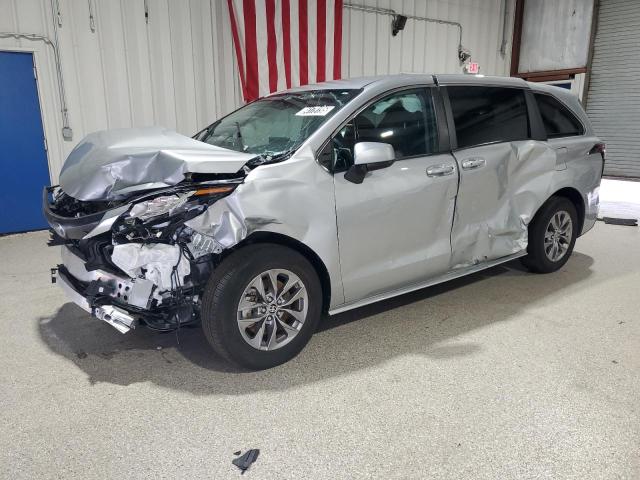 TOYOTA SIENNA LE 2023