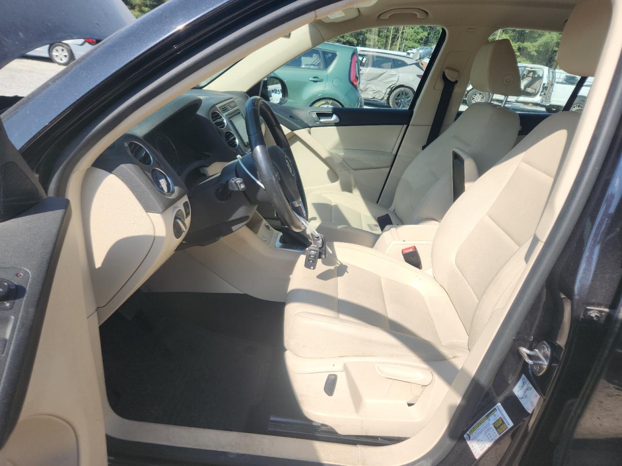 2017 Volkswagen Tiguan S VIN: WVGAV7AX6HK026320 Lot: 81366025