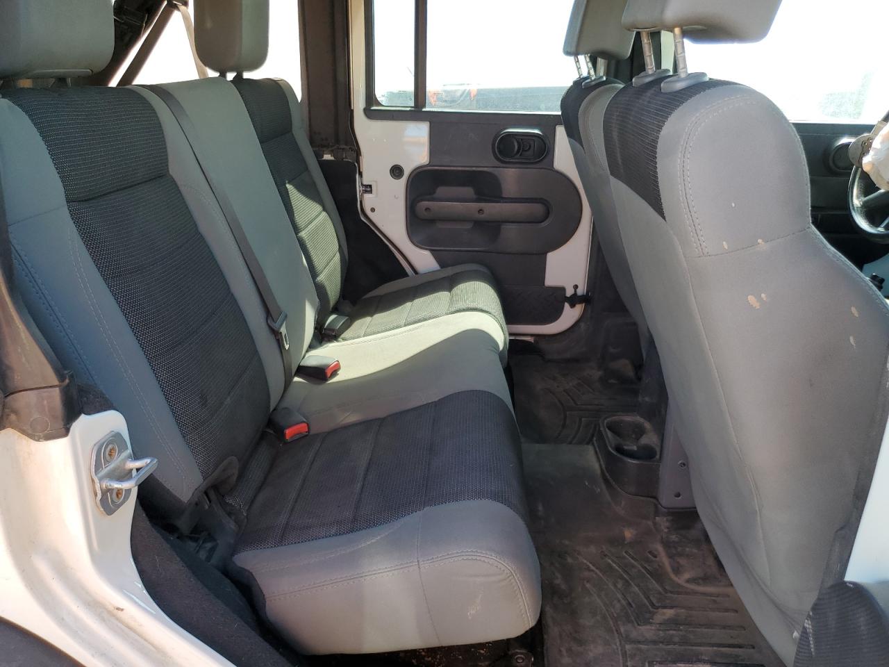 2007 Jeep Wrangler X VIN: 1J4GA39157L195444 Lot: 71504935