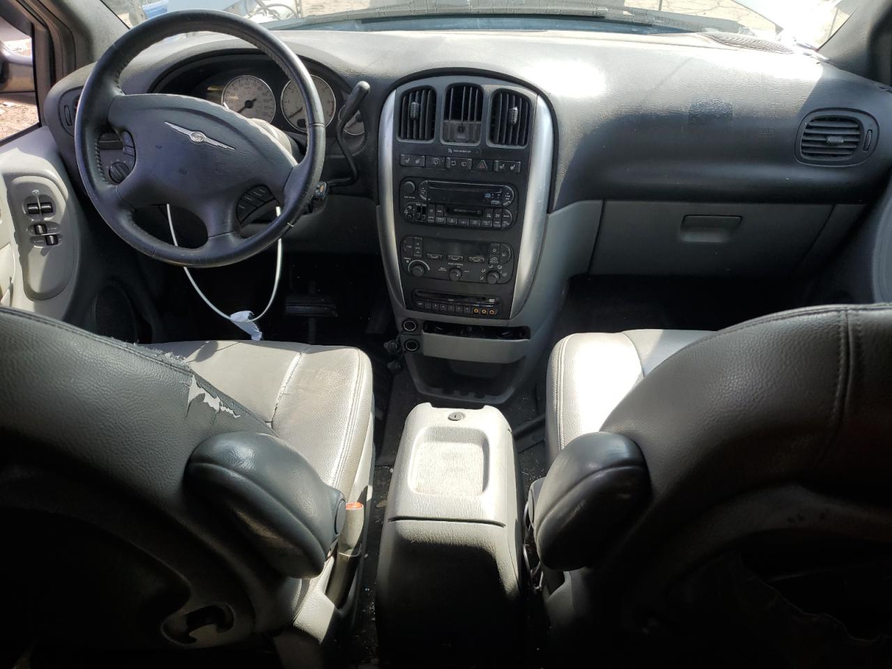 2005 Chrysler Town & Country Touring VIN: 2C4GP54L25R132105 Lot: 70004835