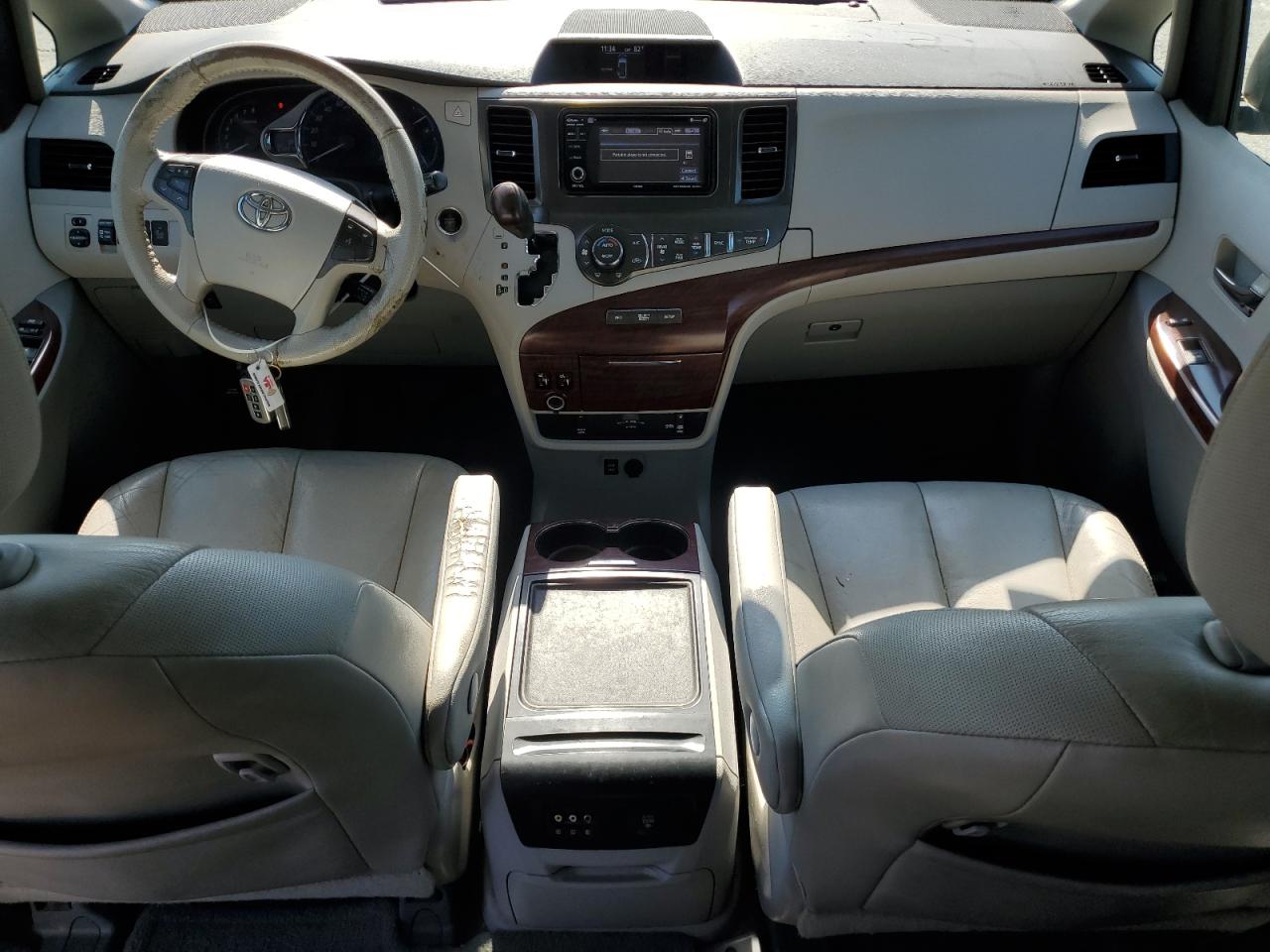 2014 Toyota Sienna Xle VIN: 5TDYK3DC9ES438989 Lot: 81882465