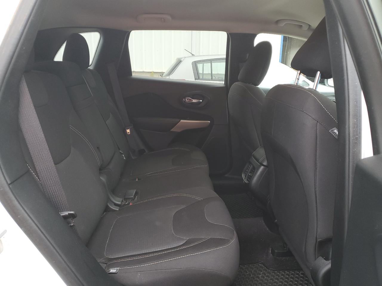 2017 Jeep Cherokee Latitude VIN: 1C4PJMCB0HD222073 Lot: 81402475