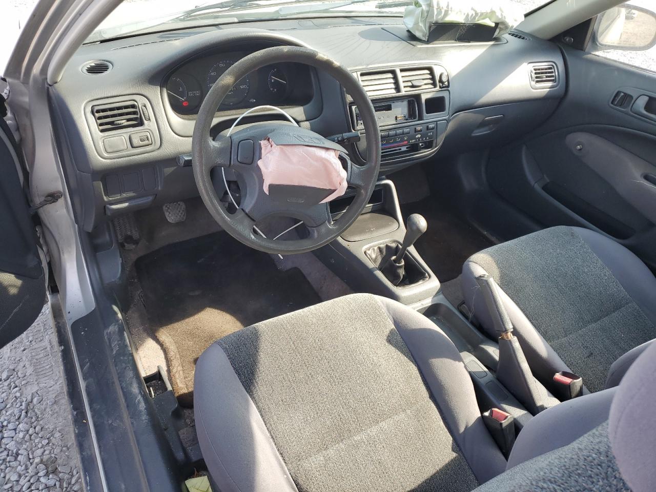 1998 Honda Civic Cx VIN: 2HGEJ6326WH104713 Lot: 81412375