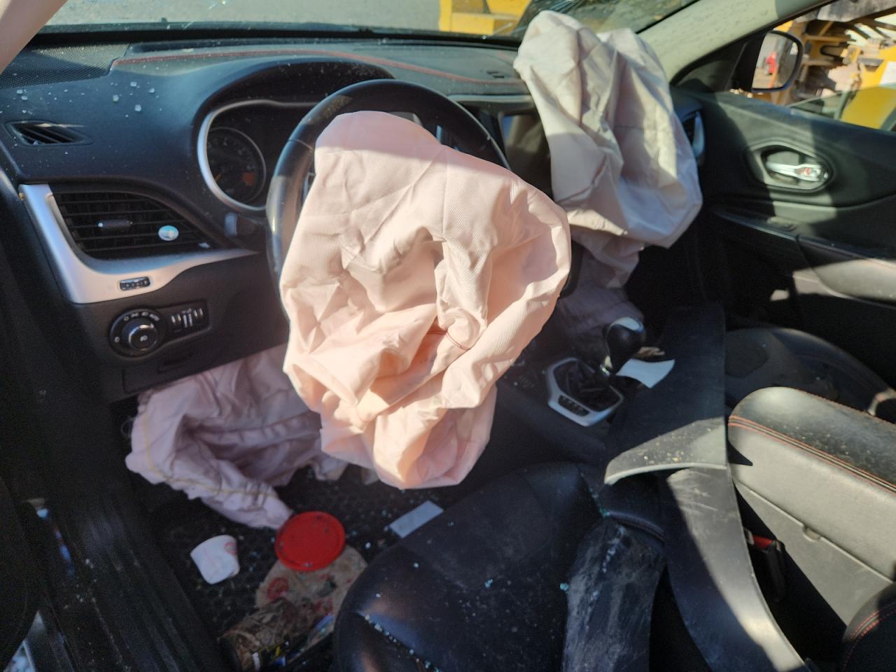 2015 Jeep Cherokee Trailhawk VIN: 1C4PJMBB8FW778179 Lot: 80175235