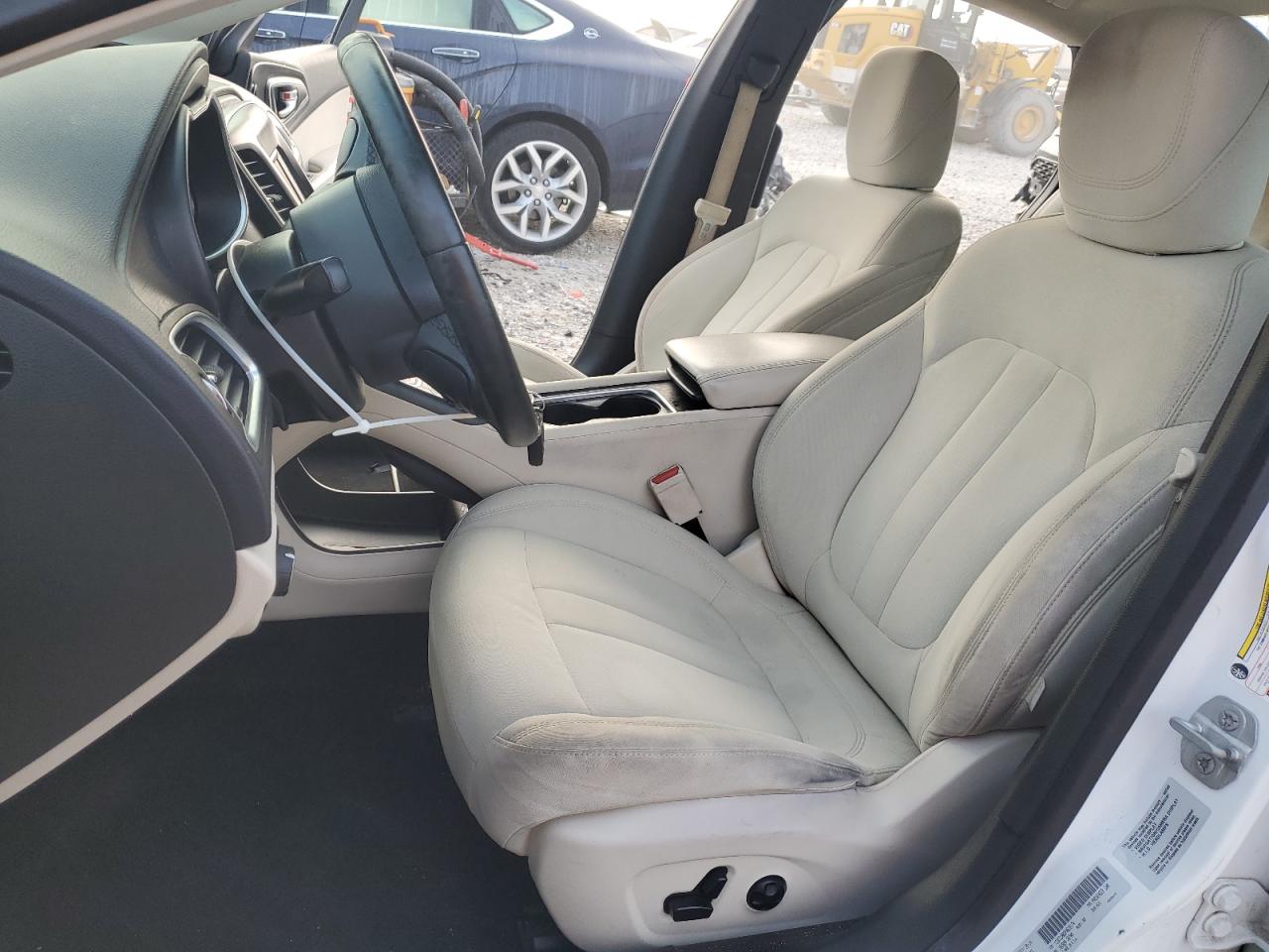 2015 Chrysler 200 Limited VIN: 1C3CCCAB2FN616174 Lot: 84367295